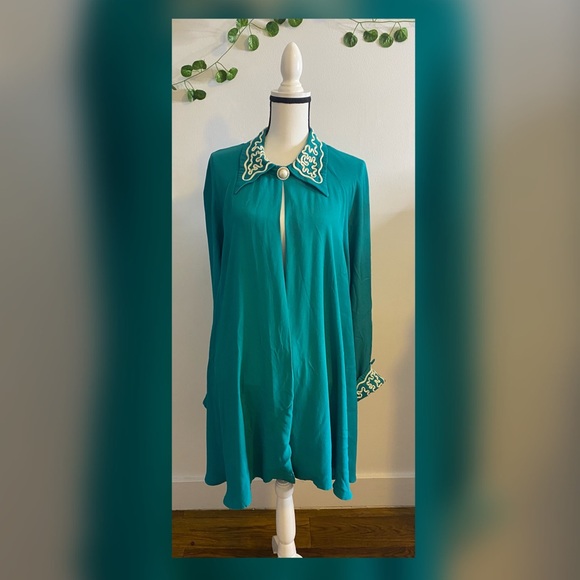 Essence by mail Women's Vintage Open front cape - Picture 1 of 7